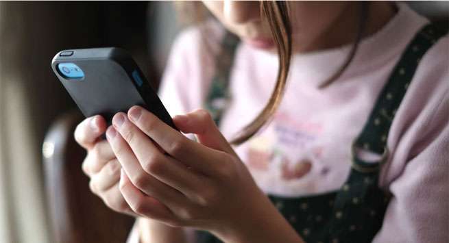 Australia plans a minimum age limit for social media use