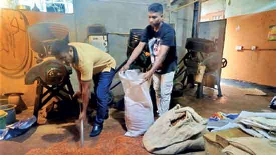 Trader caught making fake spices released on bail