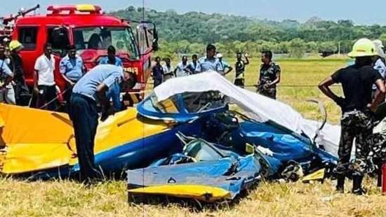 Trainer aircraft crashes