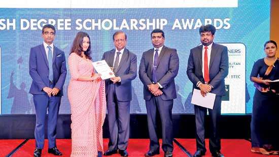 ESOFT Metro Campus with LEAP Foundation awards scholarships worth Rs.55mn