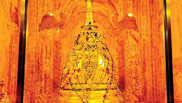 Kandy MC labourers given special opportunity to worship Sacred Tooth Relic today