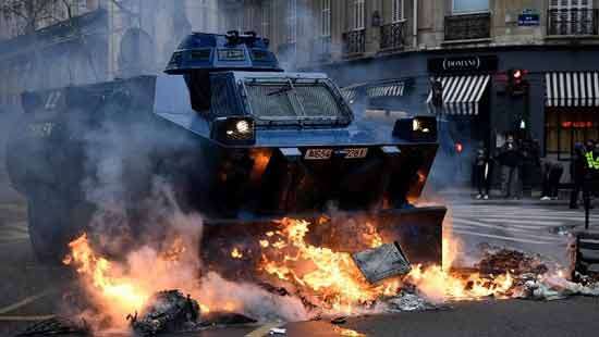 France says Police to use armoured vehicles against riots