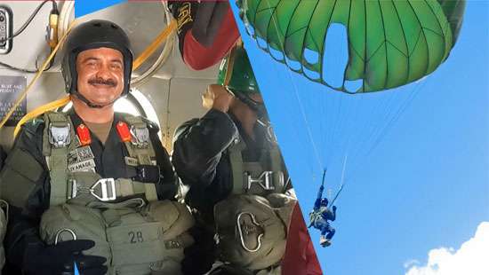 Army Commander joins paratrooper jump