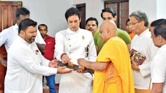 Actor Gagan Malik visits Aluvihare