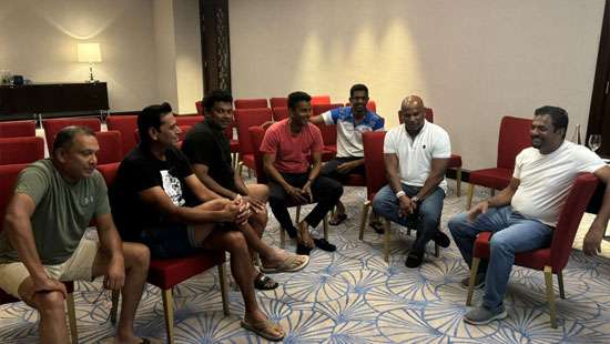 Murali boosts morale of coaching staff and players