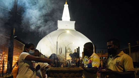 Religious, spiritual activities at Ruwanweli Maha Seya