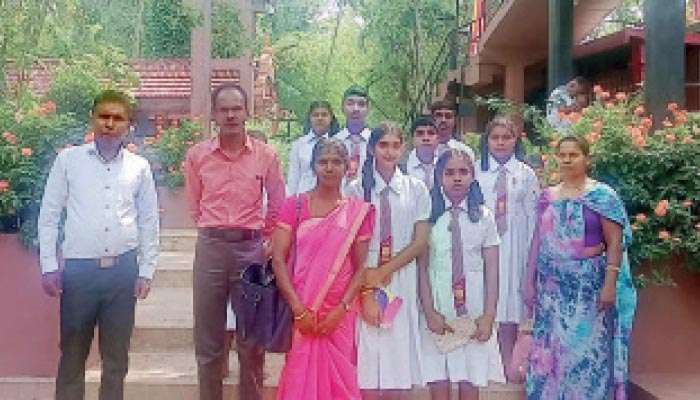 Teacher drowns in bid to  save student