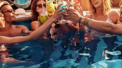 Nine arrested for hosting party at luxury apartment in Kollupitiya