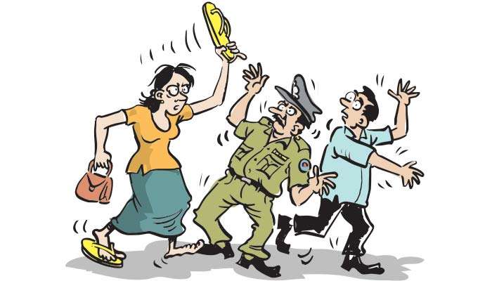Woman hits cop with shoe after court orders child handed over to husband