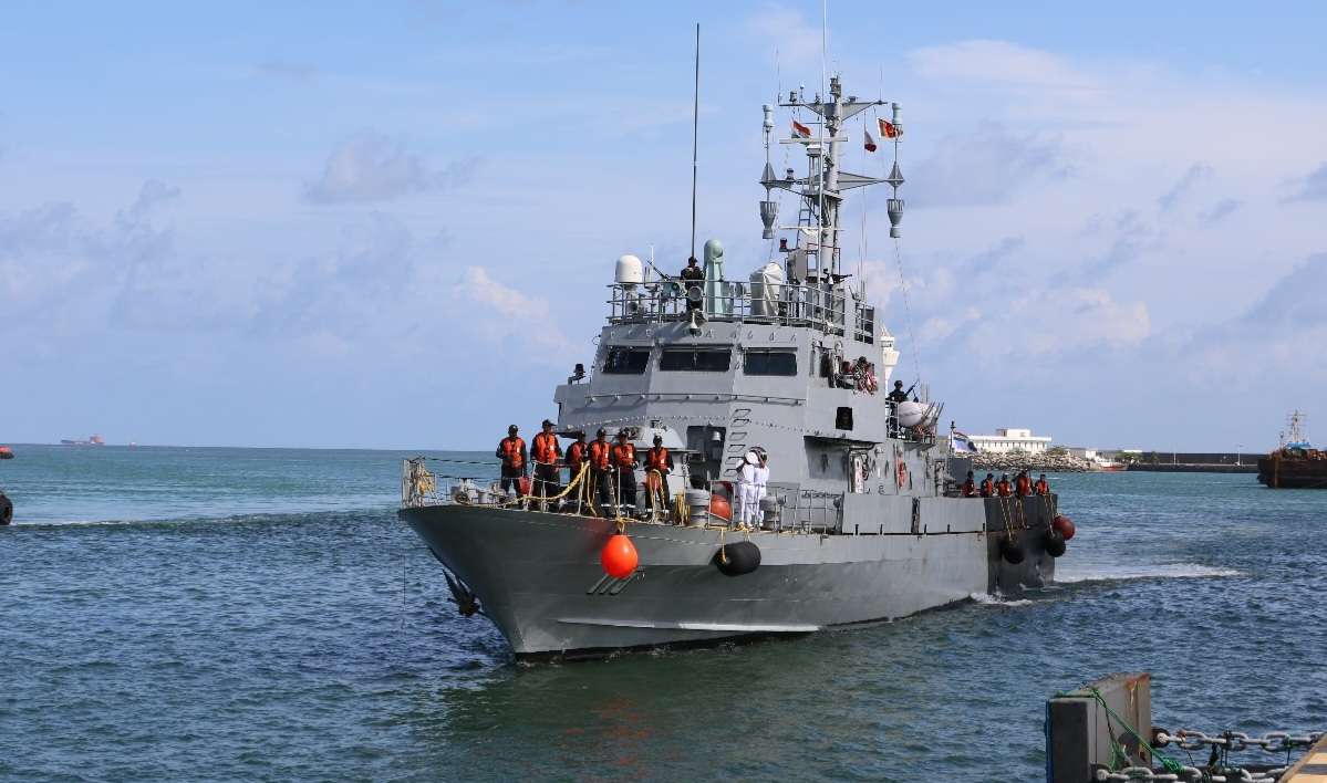 Indian naval ship INS Kalpeni arrives in Colombo