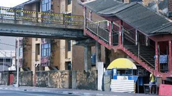 Marine Drive closed near Bambalapitiya Railway Station for flyover demolition