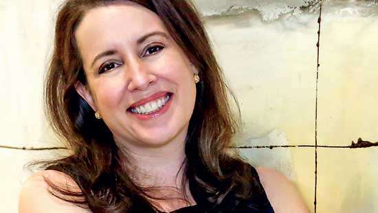 JULIA QUINNE