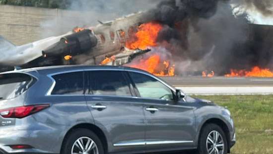 2 dead after plane crashes into car on Florida highway