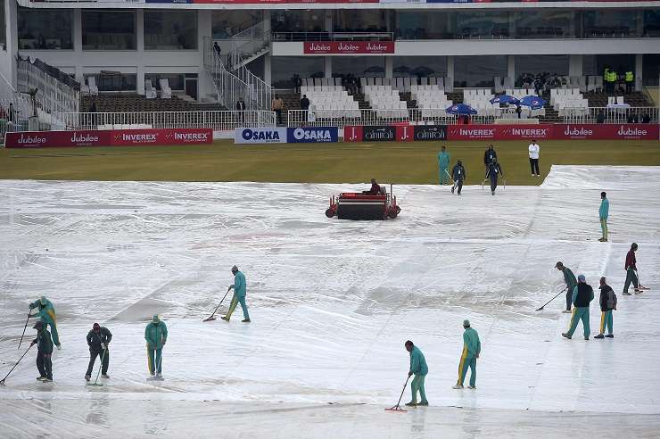 Rain forces suspension of play in historic Pakistan Test