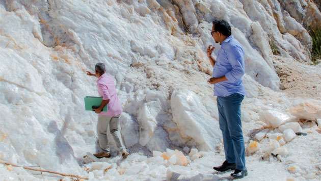 Inspecting Kotikambokka quartz deposit