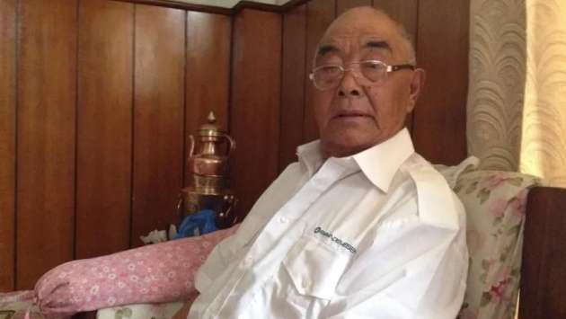 Last surviving member of first team to scale Everest dies aged 92