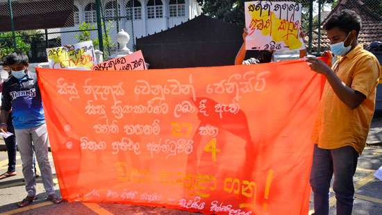 Kelaniya University students in protest