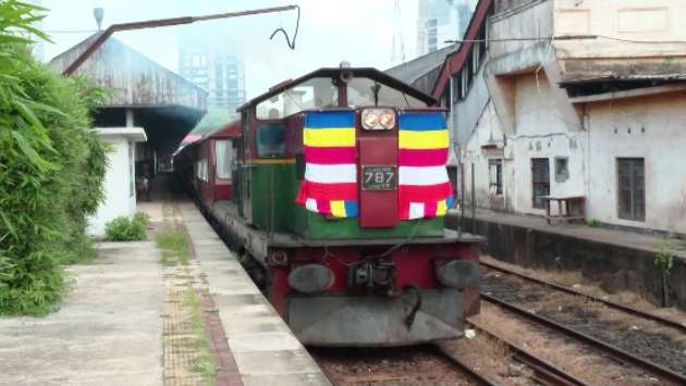 Foreign diplomats head to Kandy by train for ’Siri Dalada Vandanawa’ inauguration ceremony