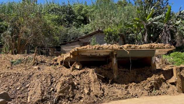 Vehicle owners seek assistance to recover vehicles buried by Rendapola landslide
