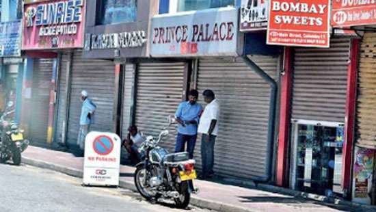 Shops closed in Nawalapitiya, Kuliyapitiya, Polgahawela