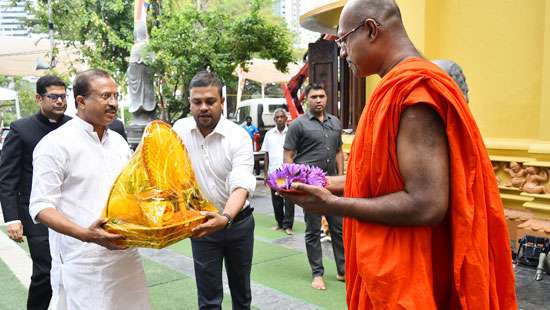 Indian Minister visits Gangaramaya