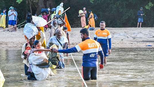 Navy lends helping hand to devotees engaged in ‘Paada Yaathra’