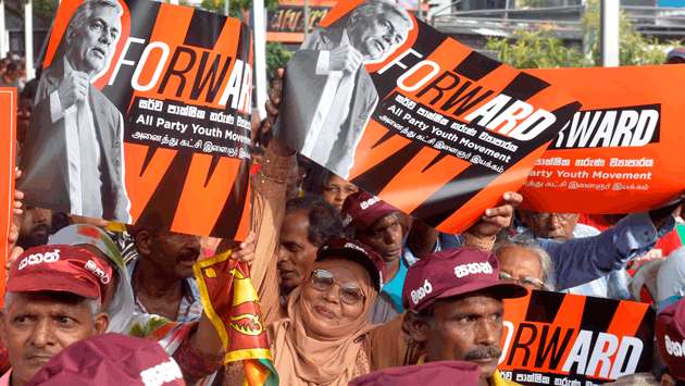 Ranil addressing a rally in Minuwangoda