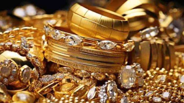 Gold prices fall by Rs. 10,000 in local market