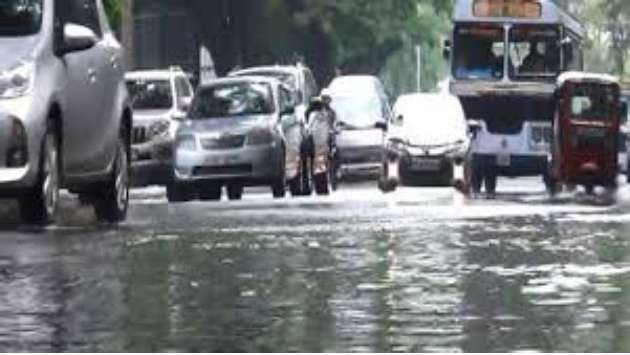 Heavy rains cause traffic congestion in Colombo