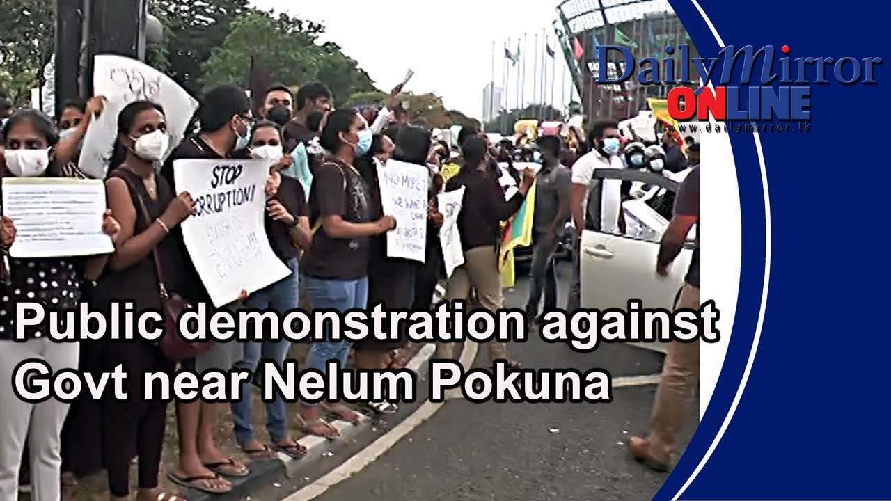 Public demonstration against Govt near Nelum Pokuna