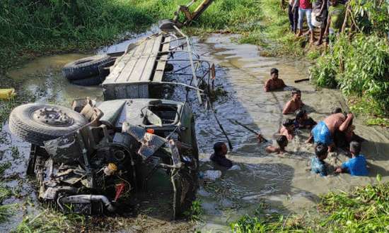 Two soldiers killed, four injured after army truck fell into canal in Batticaloa