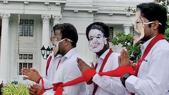 Colombo Medical Faculty students union staged a protest march from Nelum Pokuna