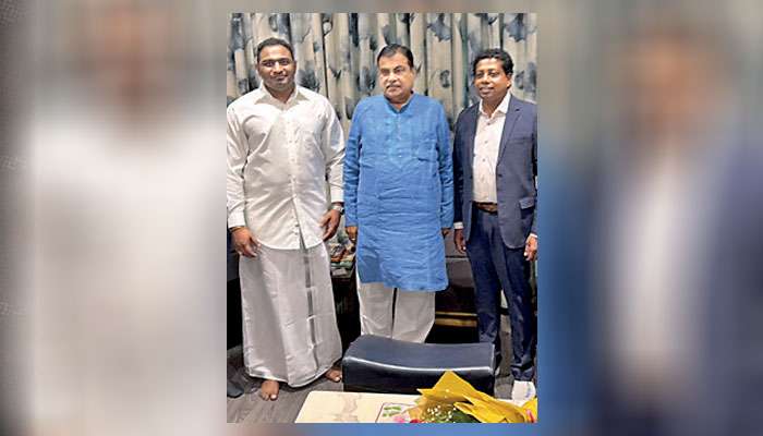 SJB Passara organiser Sanjay Letchumanar and MP Velu Kumar meet Nitin Gadkari