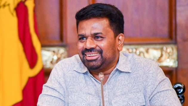 Govt to recruit degree-holding professionals into teaching service