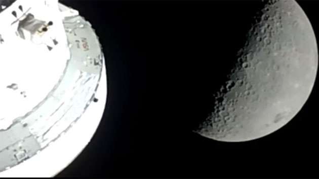 Moon fly-by sees astronauts regain contact with Earth and head for home