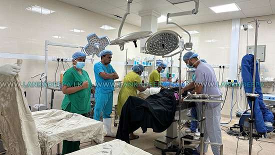 Kandy Hospital team transplants woman's severed hand - Breaking News - Vimarsana News