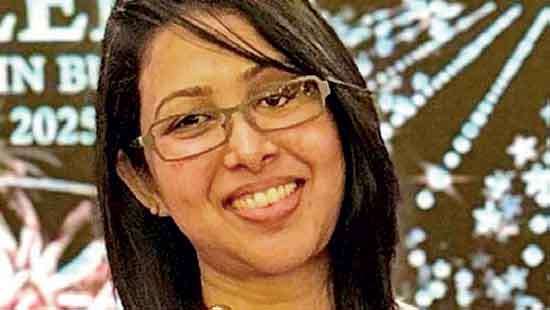 Dr. Sachini honoured at Entro Queen Excellence 2025