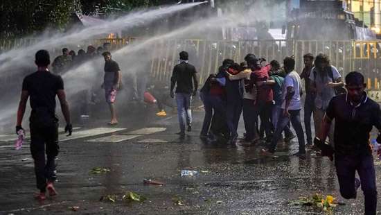 Police disperse IUSF protesters