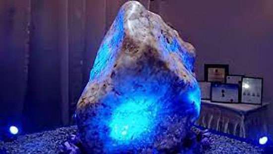 World s biggest sapphire remains unsold bears more museum value than