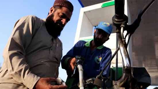 Soaring fuel prices in Pakistan threaten economic and political crises