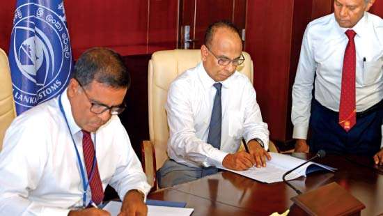PIM signs MOU to enroll Customs officers for MBA in CIT