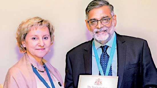 Prof. Rohana Kuruppu receives coveted Comp TI award from Textile Institute, UK