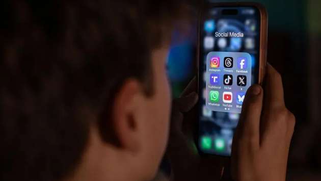 Meta blocks 550,000 accounts under Australia’s social media ban