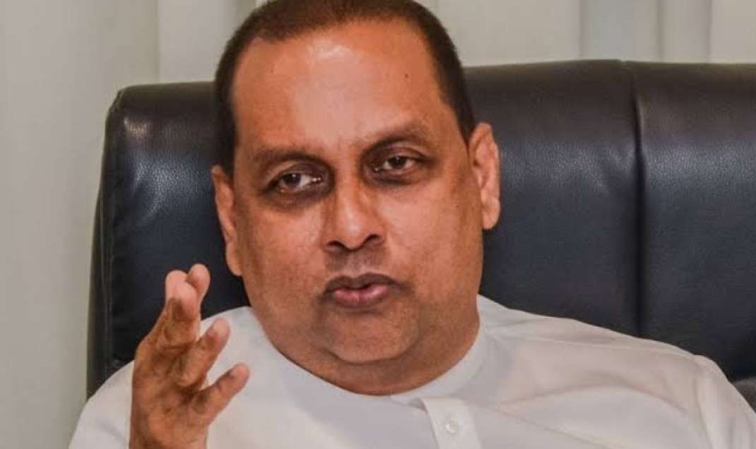 MPs’ privileges to arrive from VIP terminals without inspection must be removed: Amaraweera