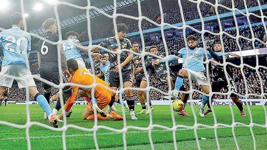 Last-gasp Foden goal spares Man City’s blushes, Spurs crash again