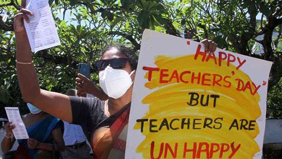 Teachers protest on Teachers’ Day