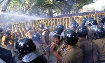 Protesting Uni. students tear-gassed