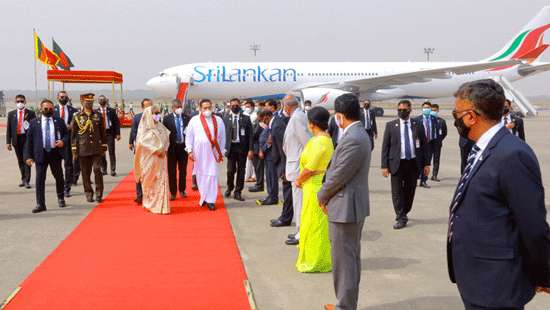 PM receives warm welcome...