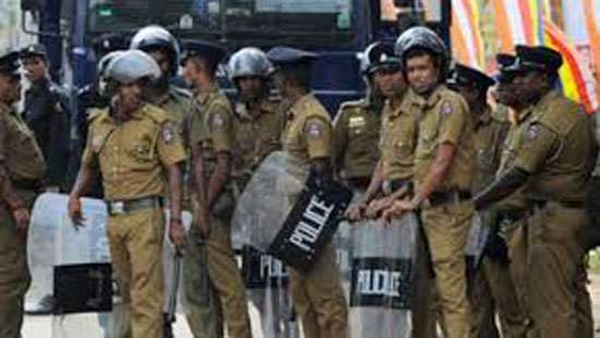 Police curfew imposed in five areas in Colombo