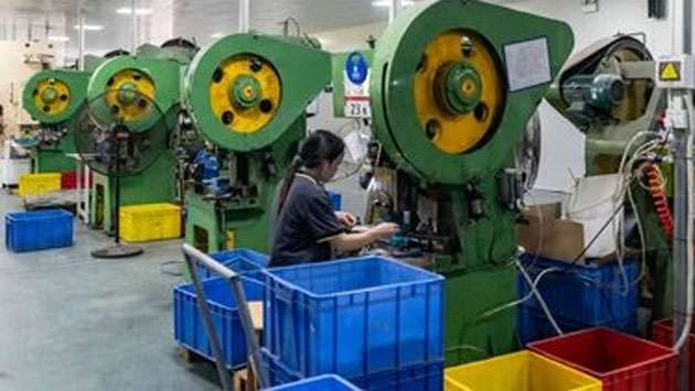 China’s factory activity slumps for longest stretch on record in Nov